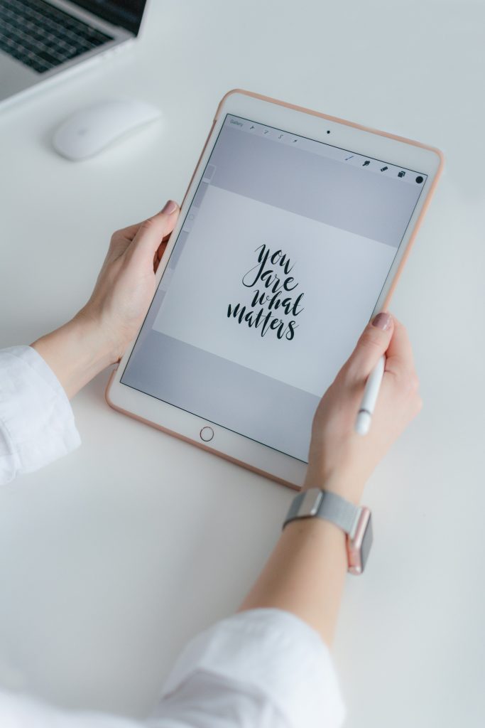 Jaki tablet na studia Jak wybrać tablet w 2025