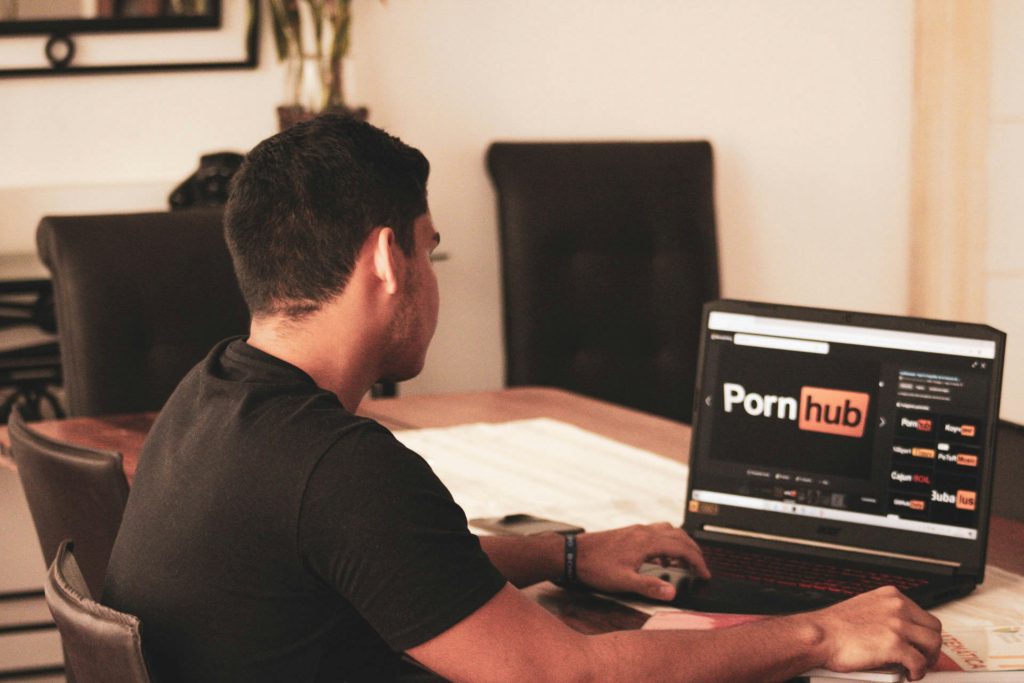 Nowa ustawa zakazuje OnlyFans i kamerki porno