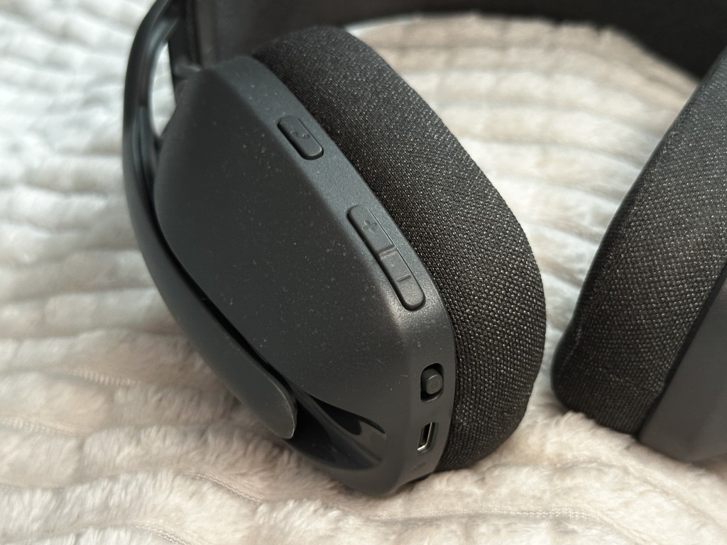 Logitech Zone Vibe 100 lewa muszla