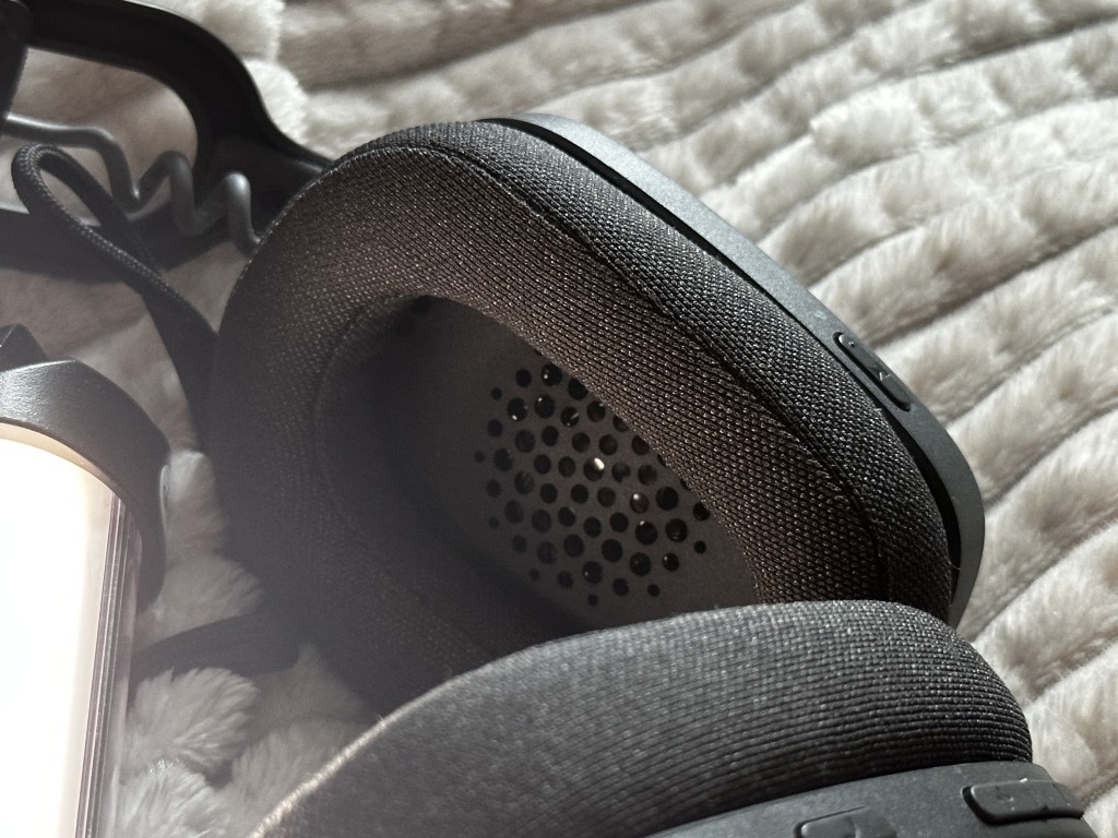 Logitech Zone Vibe 100 muszla