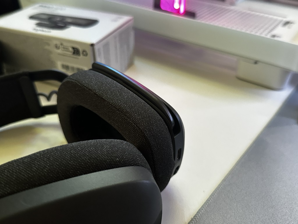 Logitech Zone Vibe 100 złożony mikrofon