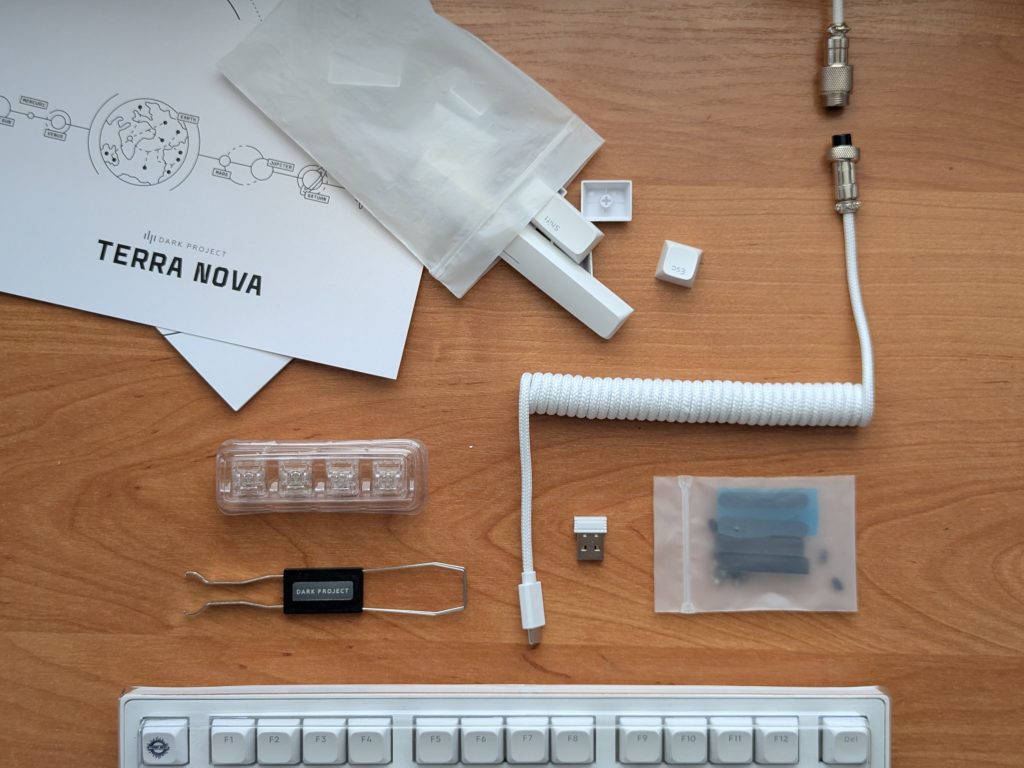Dark Project Terra Nova: test klawiatury nie z tej Ziemi! - zawartość opakowania. zlozone.net