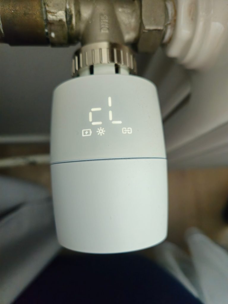 TP Link Kasa KE100 display 1 TP-Link Kasa KE100 w praktyce – wygoda i oszczędność w jednym urządzeniu