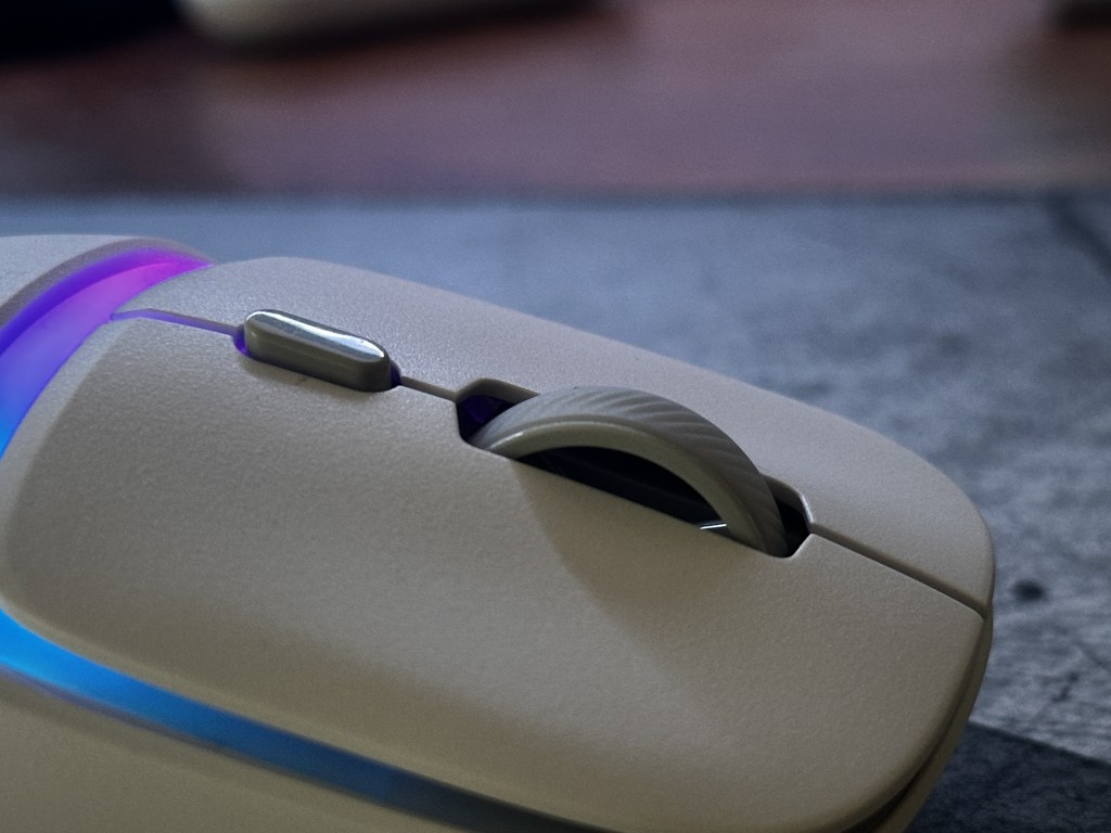 GLORIOUS Model D3 scroll