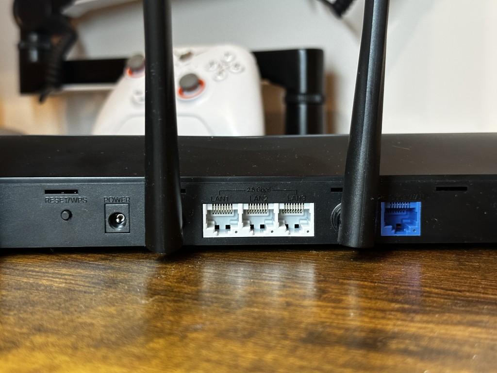 Mercusys MR47BE złącza