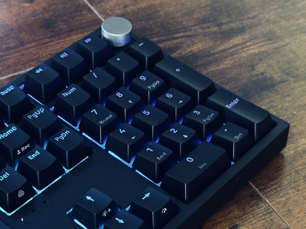 Genesis Thor 404 Full-size