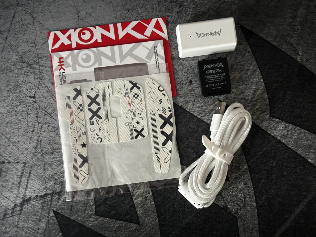 Monka Prime akcesoria