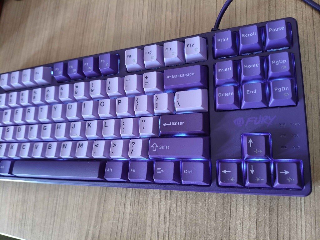 Fury K2 Kanabo prawo rotated Fury K2 Kanabo – budżetowa klawiatura mechaniczna z liniowymi switchami