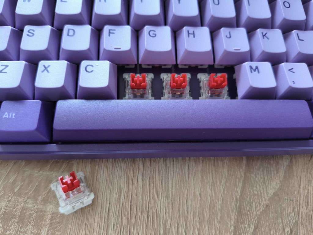 Fury K2 Kanabo switch Fury K2 Kanabo – budżetowa klawiatura mechaniczna z liniowymi switchami