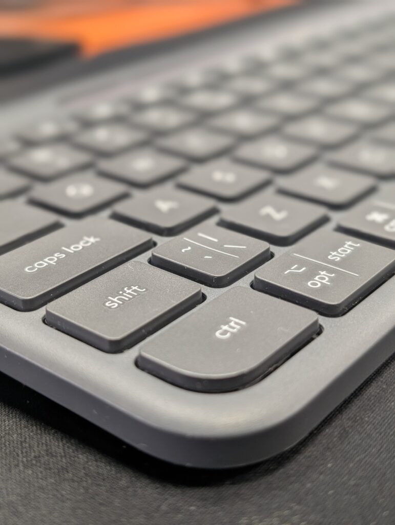 Logitech Slim Solar+
