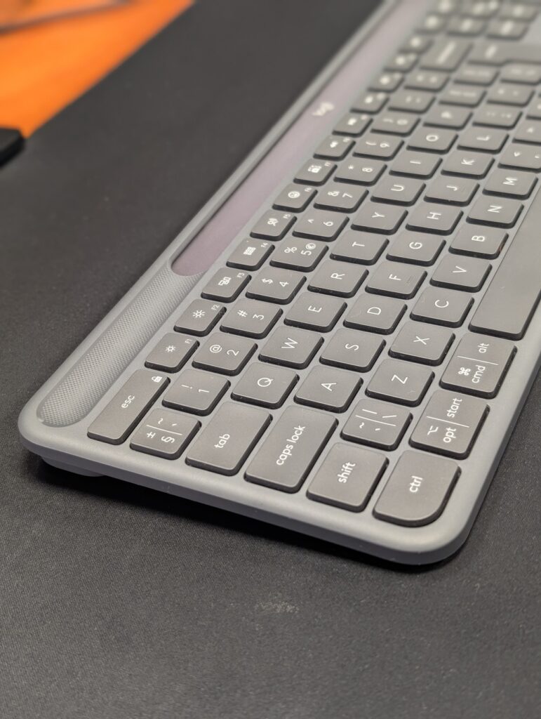 Logitech Slim Solar+