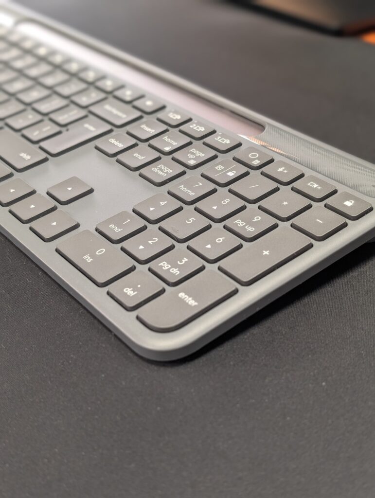 Logitech Slim Solar+