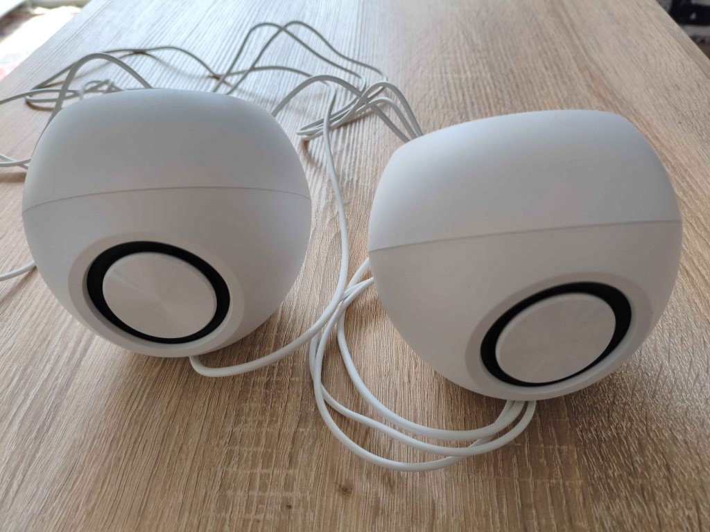 Creative Pebble SE