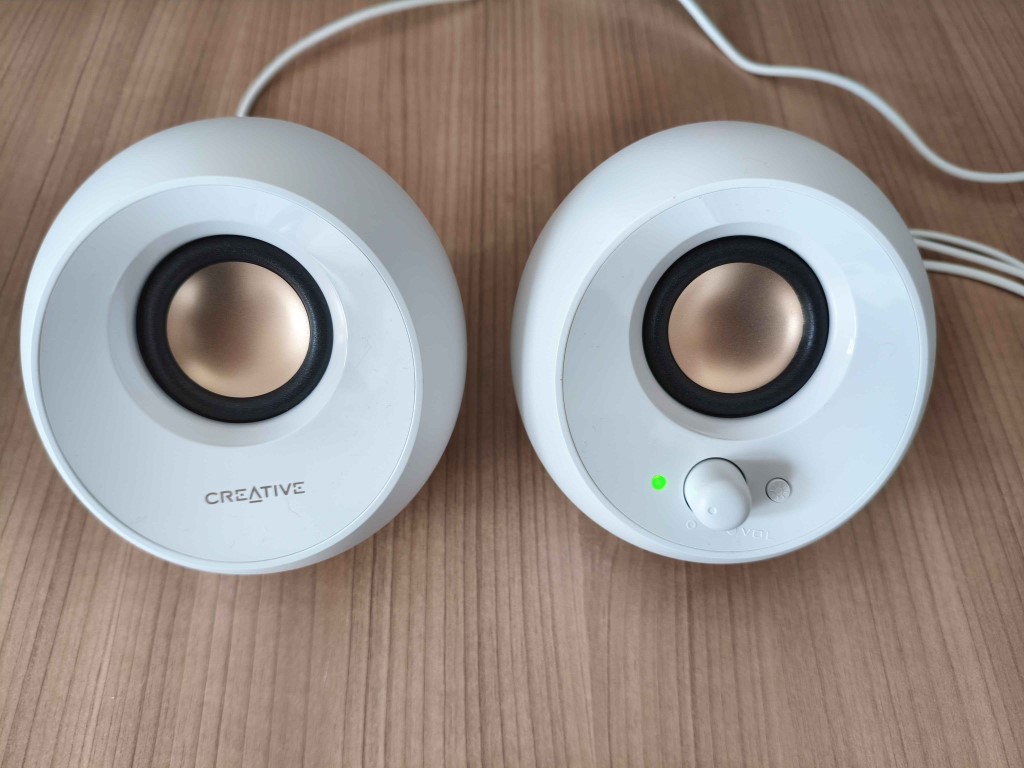 Creative Pebble SE