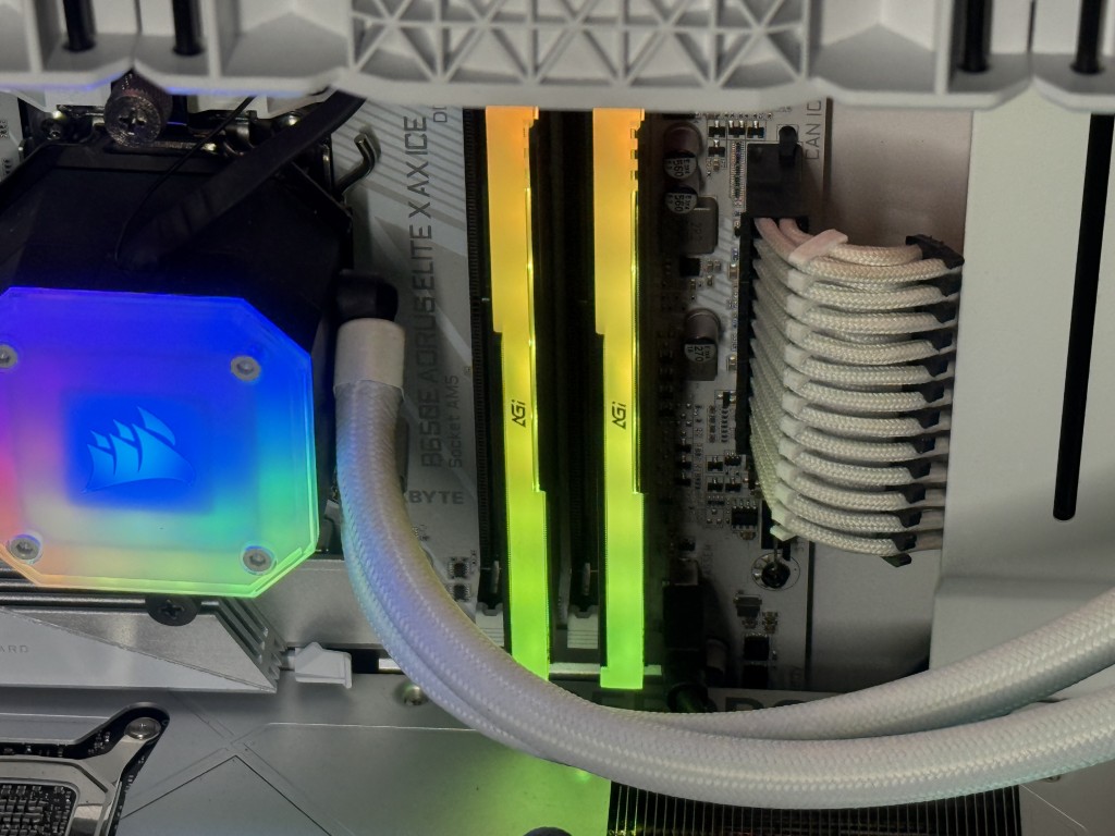 AGI UD858 Turbojet RGB DDR5 podświetlenie