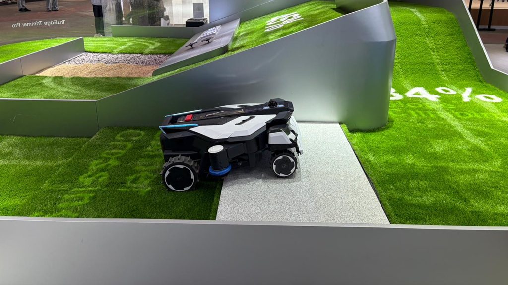 ECOVACS pokazał nowe roboty na IFA 2026. Wśród nich modele do podłóg, okien i ogrodu
